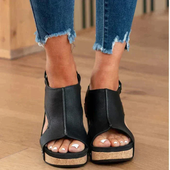 LM | Elegant summer wedge sandals