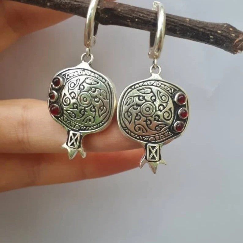 Beautiful Gold Earring with Unique Style