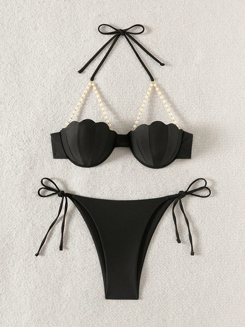 Casually Bikini With a Refined Edge