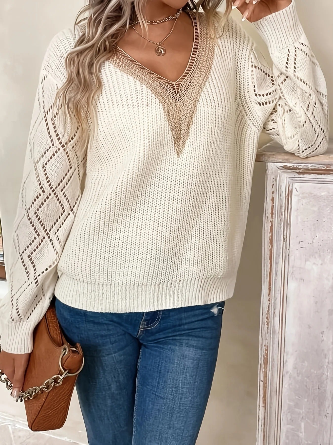 LM | MW - Stylish knitted sweater with V-neckline