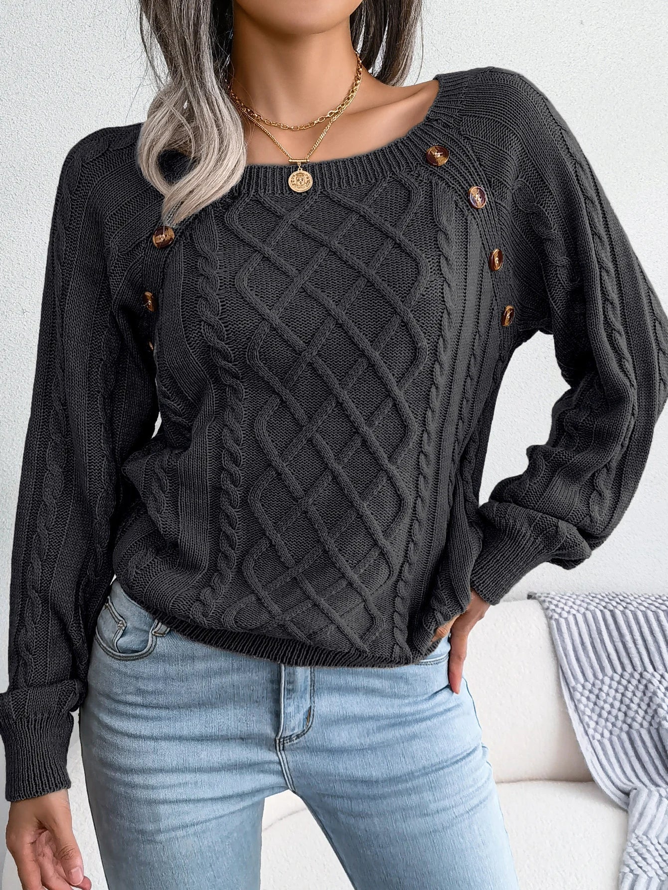 LM | MW - Stylish cable knit sweater