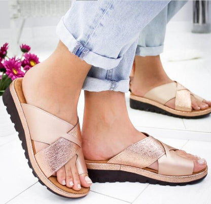 LM | Stylish platform sandals with crossed straps