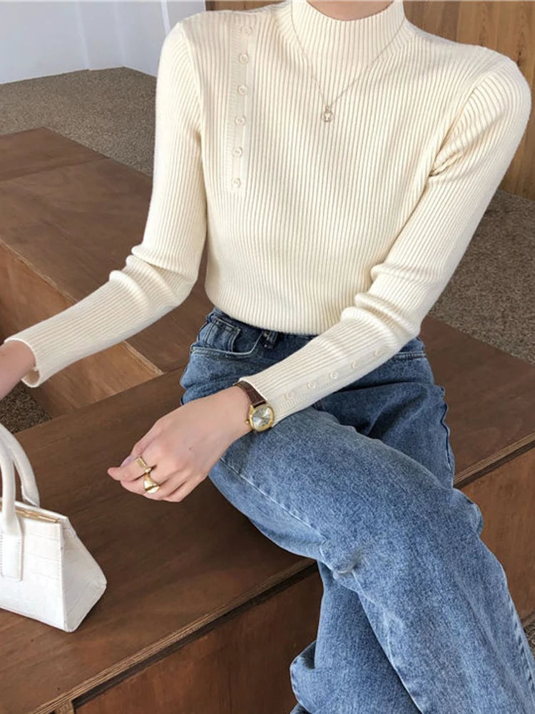 LM | MW - Elegant sweater with decorative buttons and stand-up collar