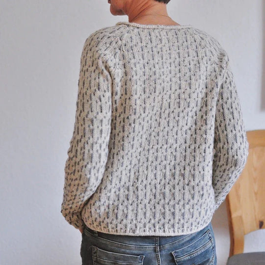 LM | Chic gray sweater with round neckline