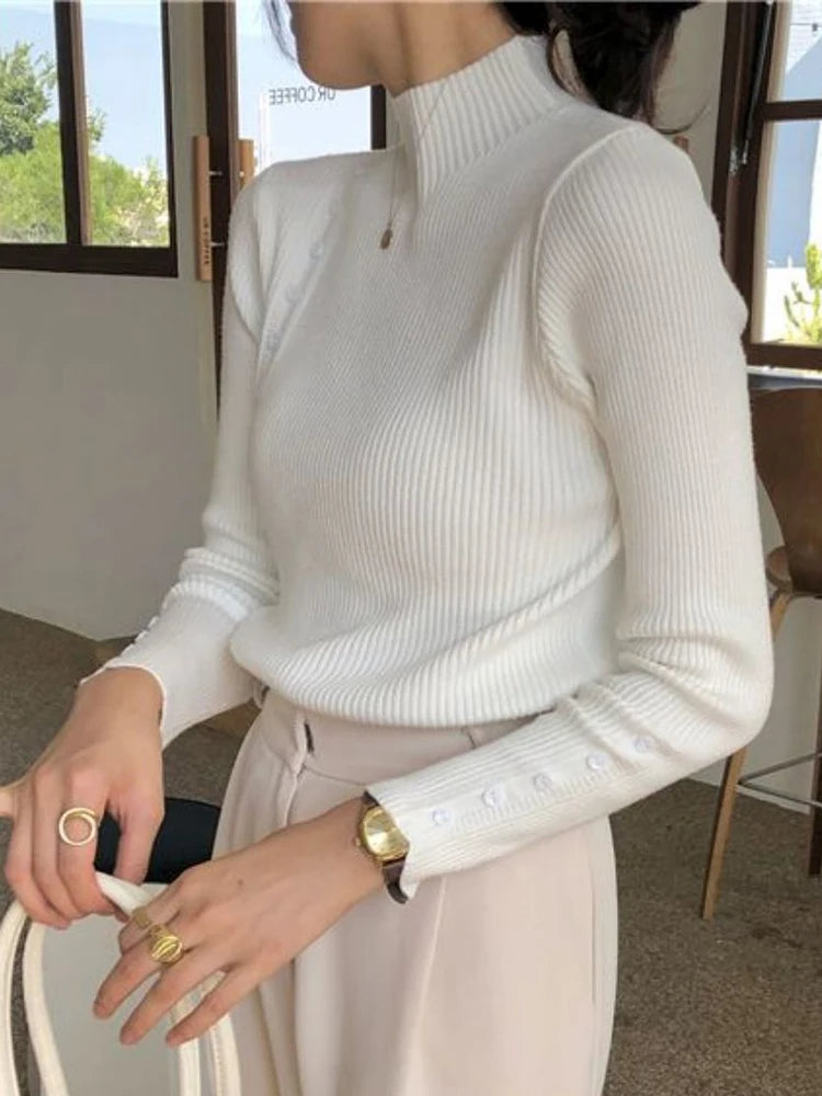 LM | MW - Elegant sweater with decorative buttons and stand-up collar