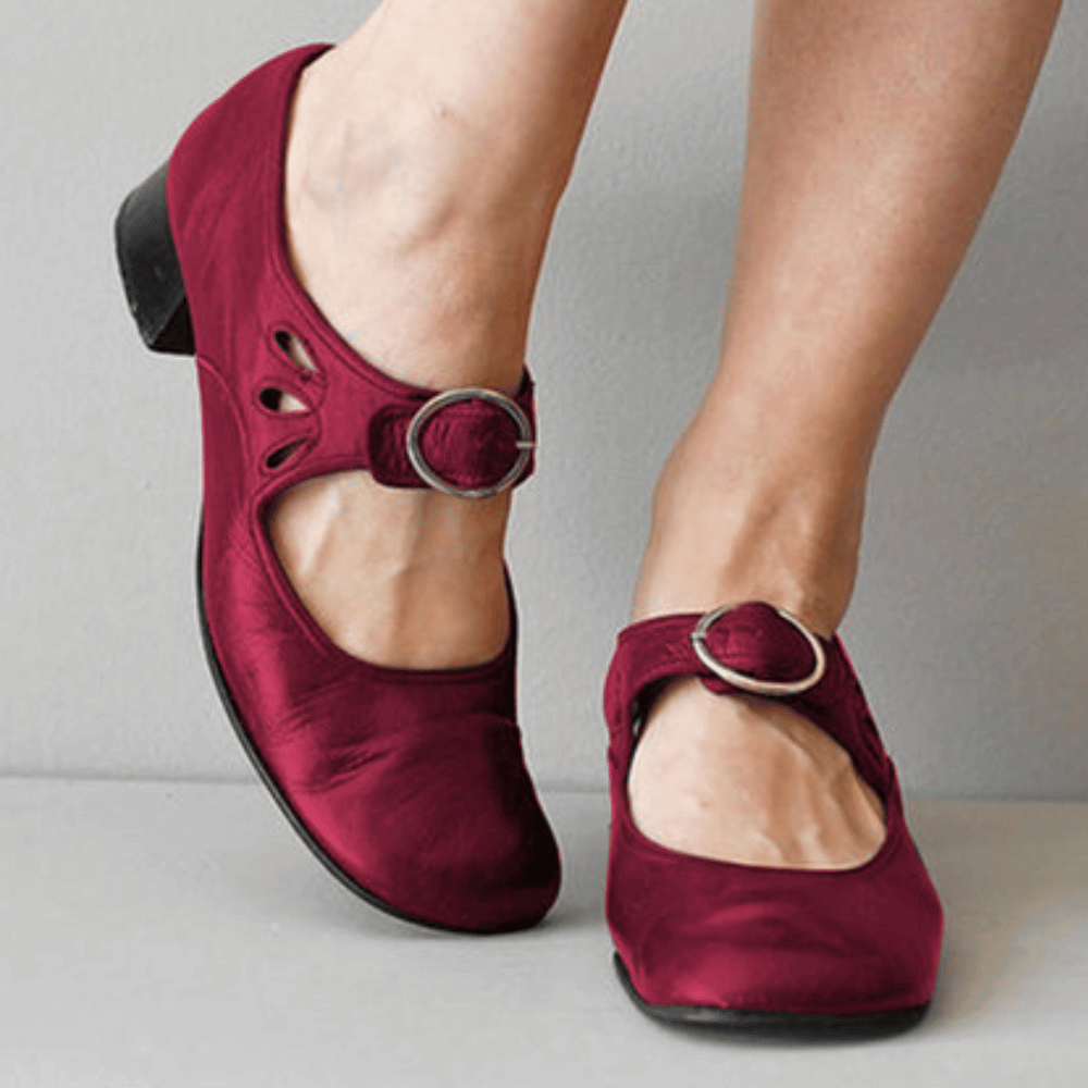 LM | Shoes with low heels and buckle
