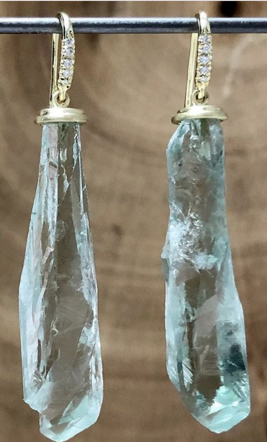 Charming Gold Earring for Any Occasion