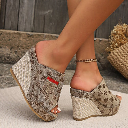 Chic Orthopedic Sandals with Unique Design