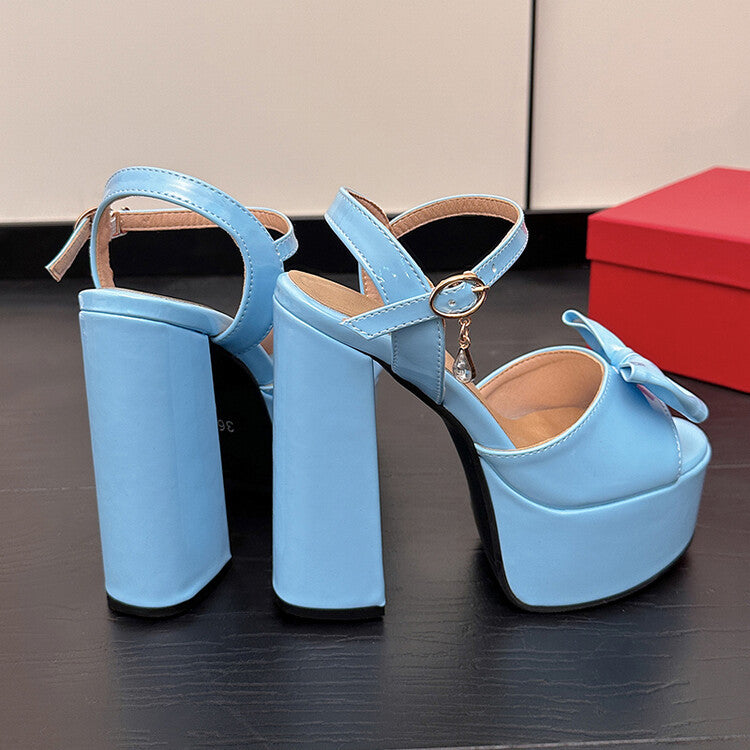 Graceful Orthopedic Sandals for Modern Look