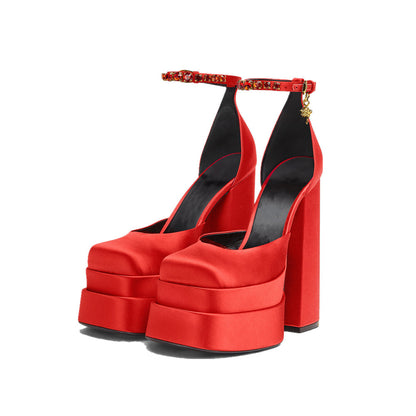Graceful Orthopedic Sandals for Modern Look