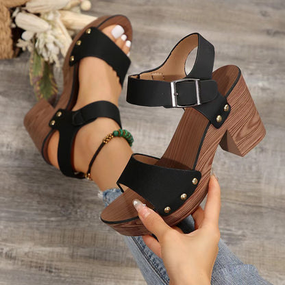Chic Orthopedic Sandals with Unique Design