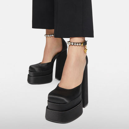 Graceful Orthopedic Sandals for Modern Look