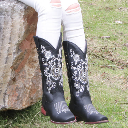Graceful Orthopedic Boots for Modern Look