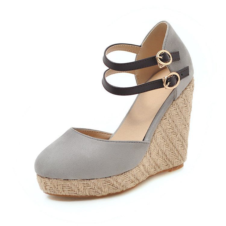 Graceful Orthopedic Sandals for Modern Look
