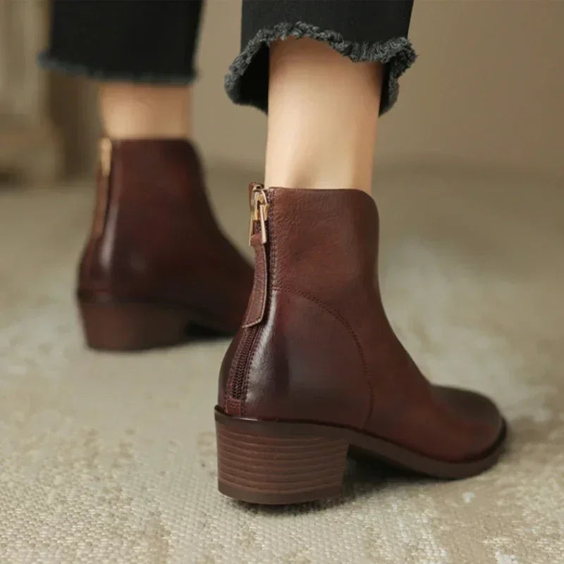 LM | Fashionable supportive orthopaedic shoes