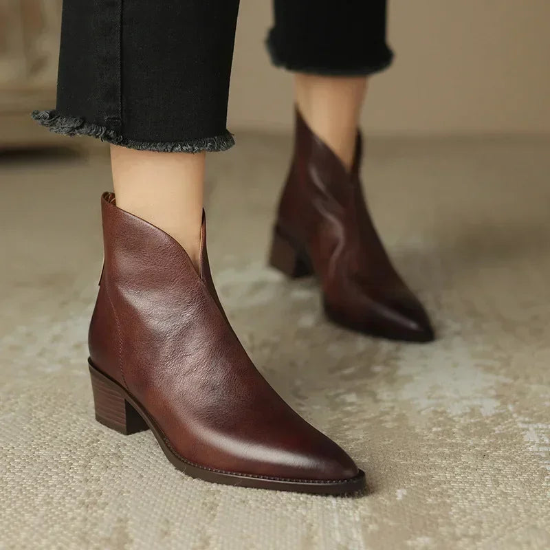 LM | Fashionable supportive orthopaedic shoes