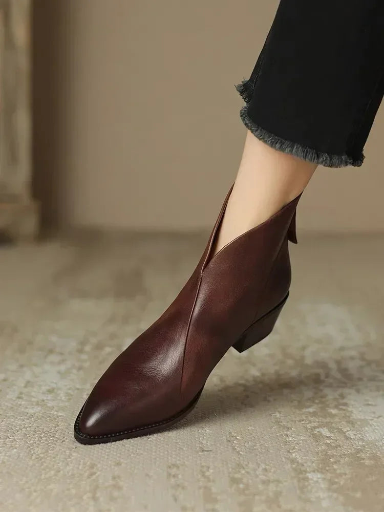 LM | Fashionable supportive orthopaedic shoes