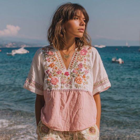 Women's Vintage Floral Pattern V-neck T-shirt artswardrobe