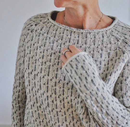 LM | Chic gray sweater with round neckline