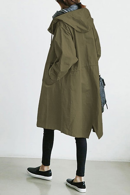 LM | Jacket with hood to protect against rain and wind