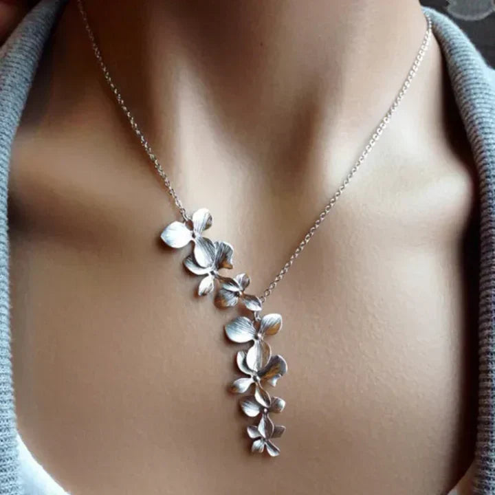 Charming Silver Necklace for Any Occasion