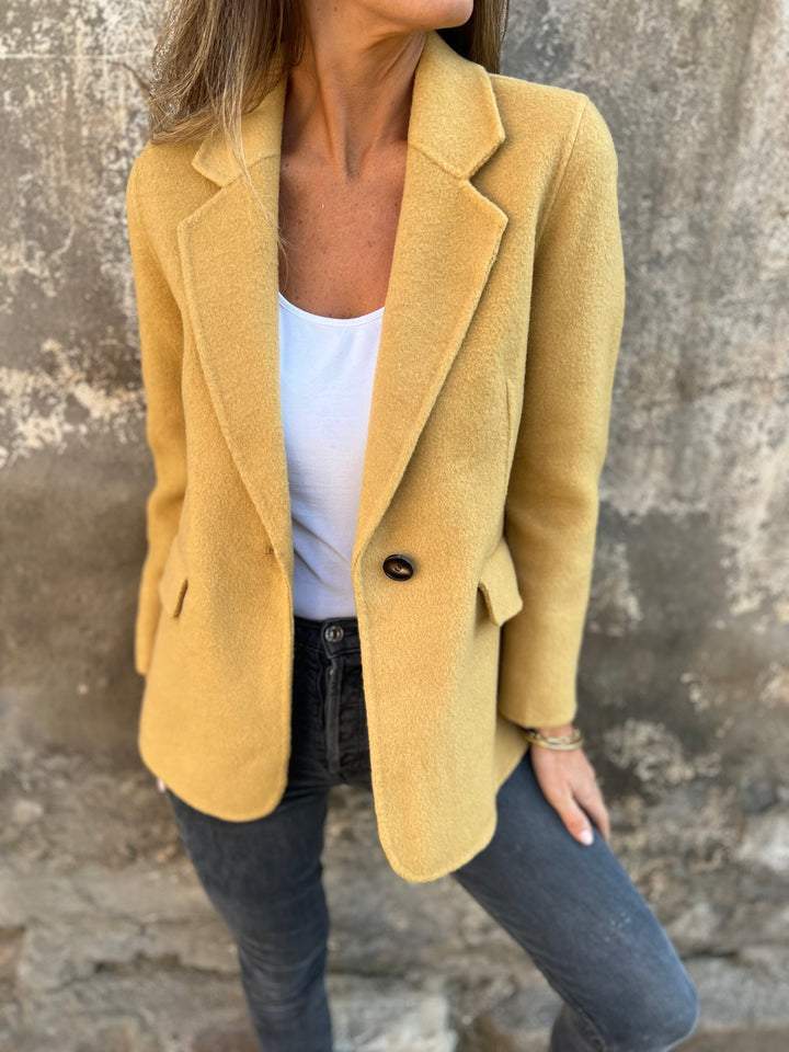 LM | Classic button blazer for women