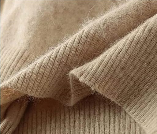 LM | Soft knitted sweater with turtleneck