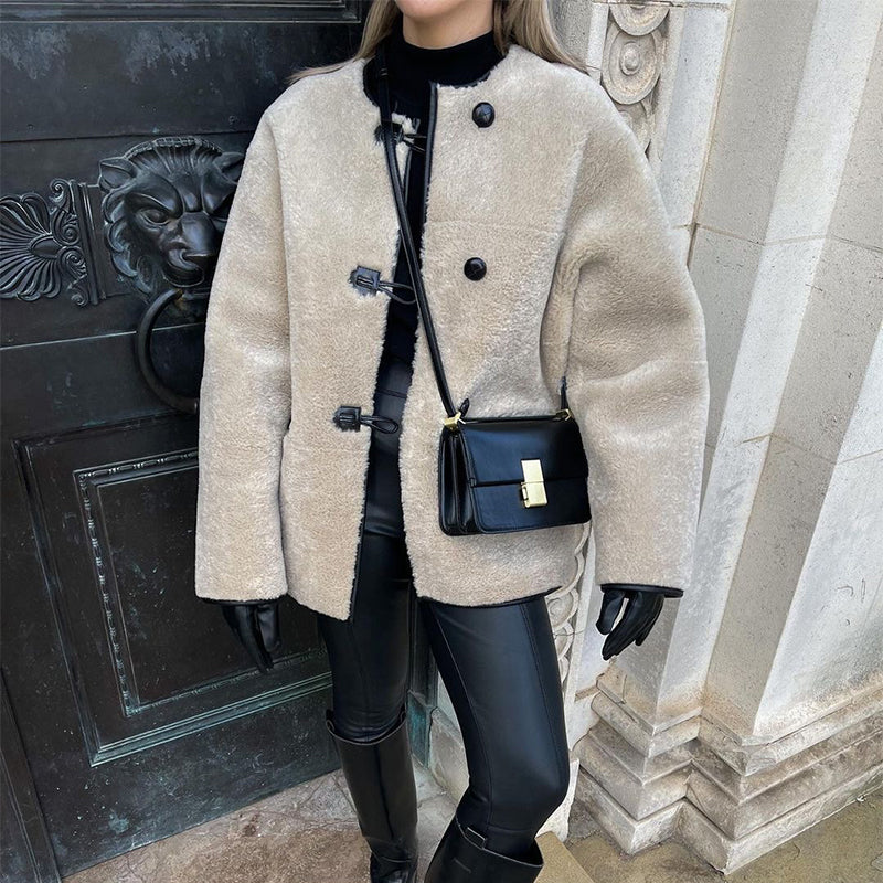 LM | Elegant fur jacket for women