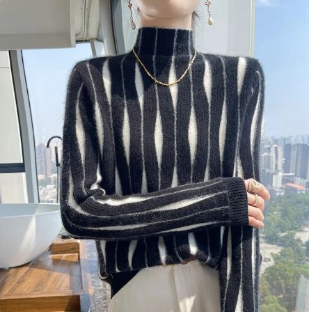 LM | Sweater with half-high neckline